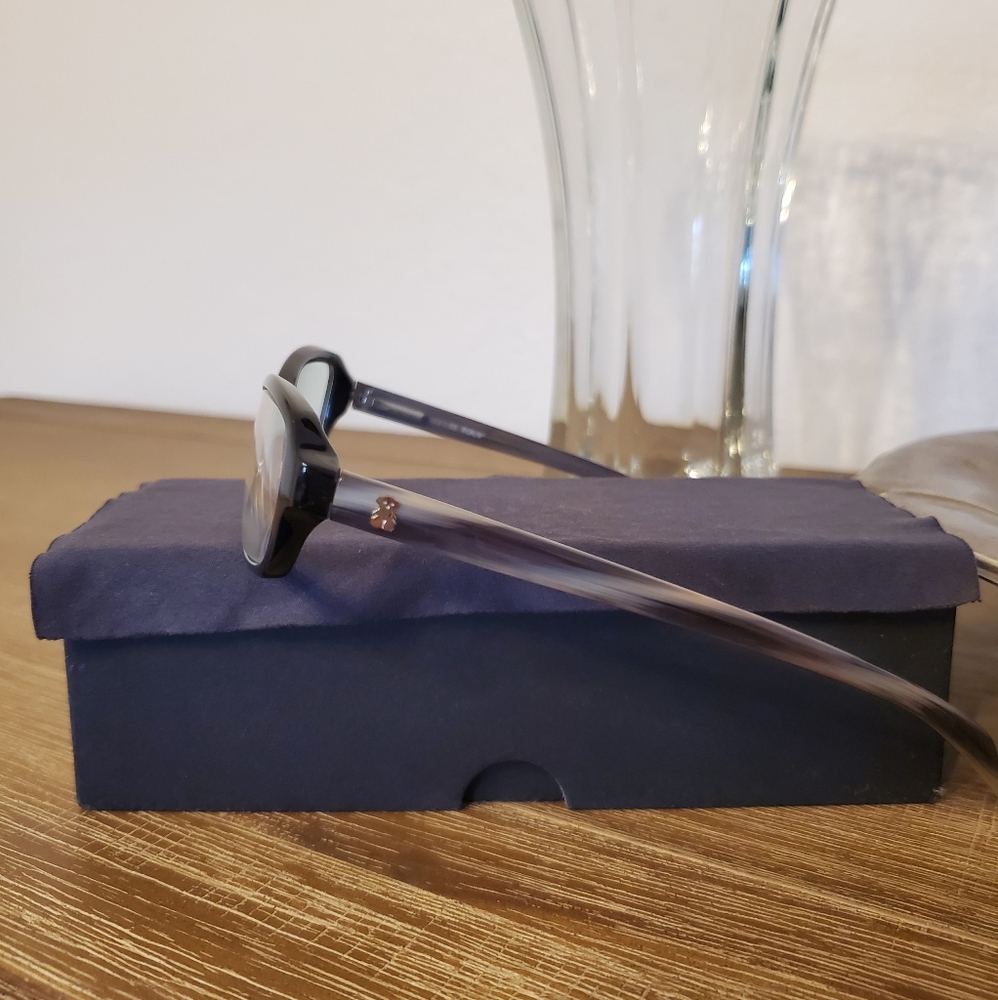 Glasses - Picture 2 of 2